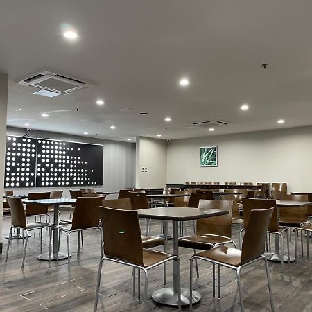 Days Inn By Wyndham Bronx Nyc New York Exterior photo
