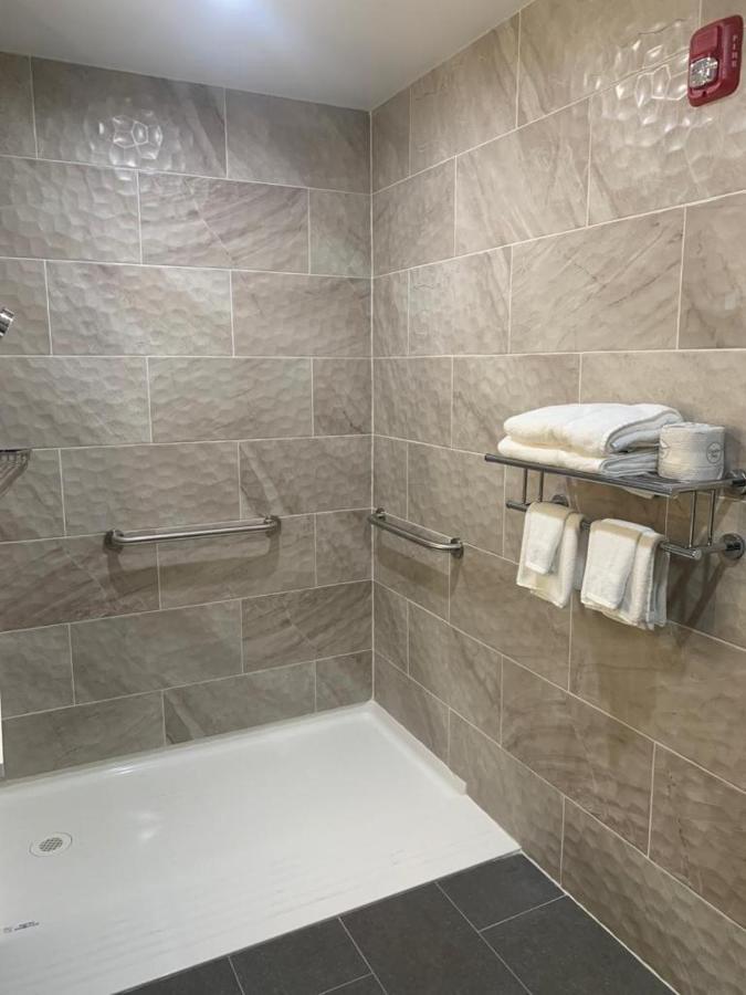 Days Inn By Wyndham Bronx Nyc New York Exterior photo
