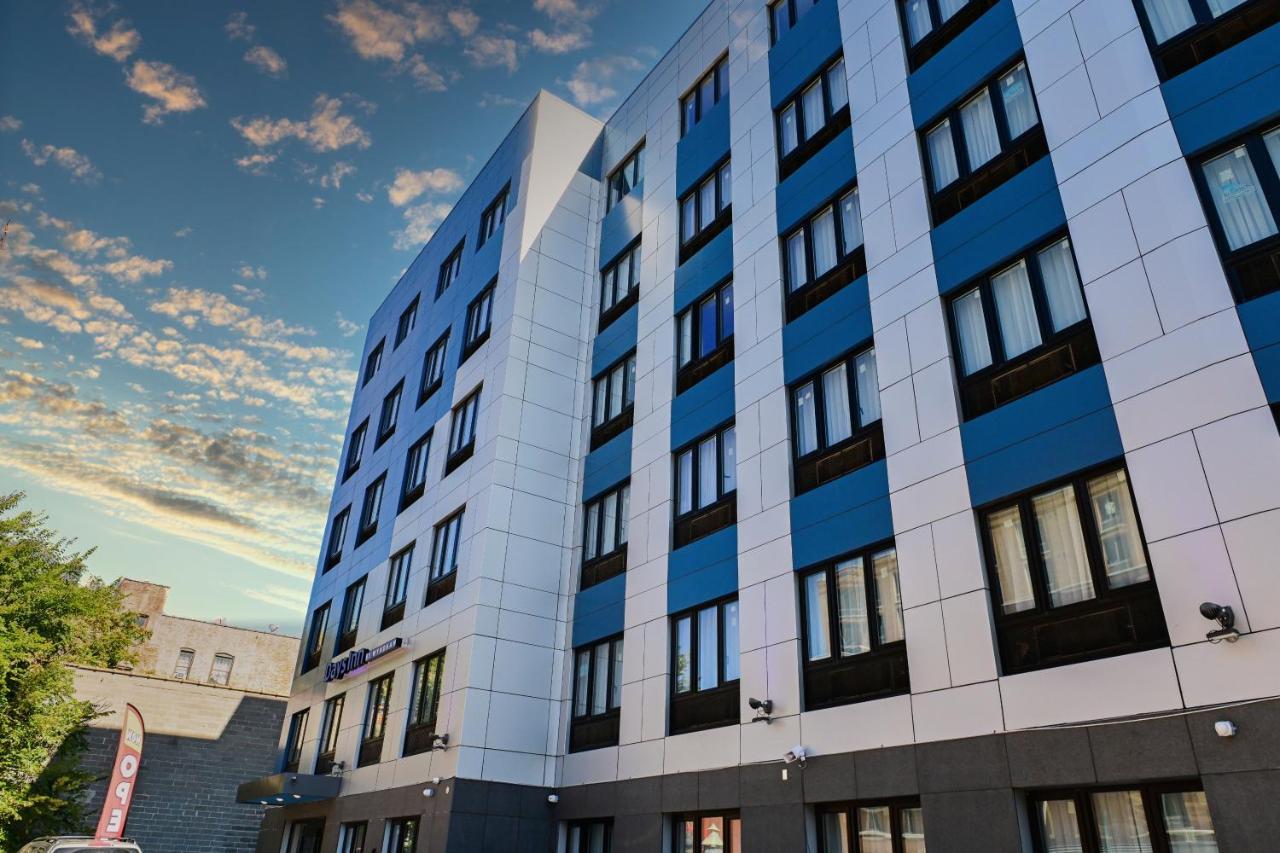 Days Inn By Wyndham Bronx Nyc New York Exterior photo