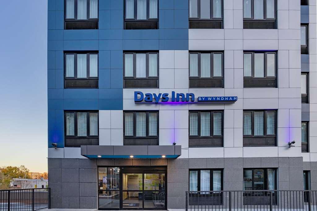 Days Inn By Wyndham Bronx Nyc New York Exterior photo